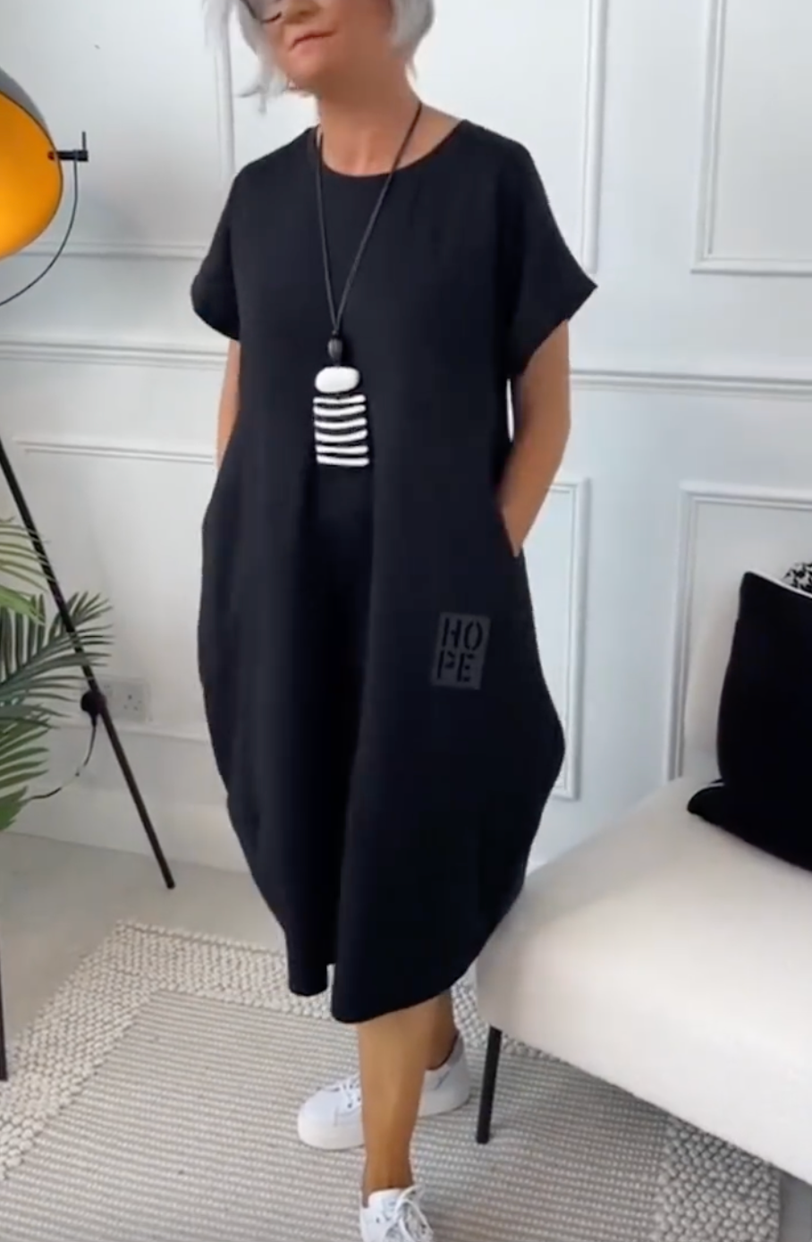 Zuzanna - Airy Dress With Round Neckline
